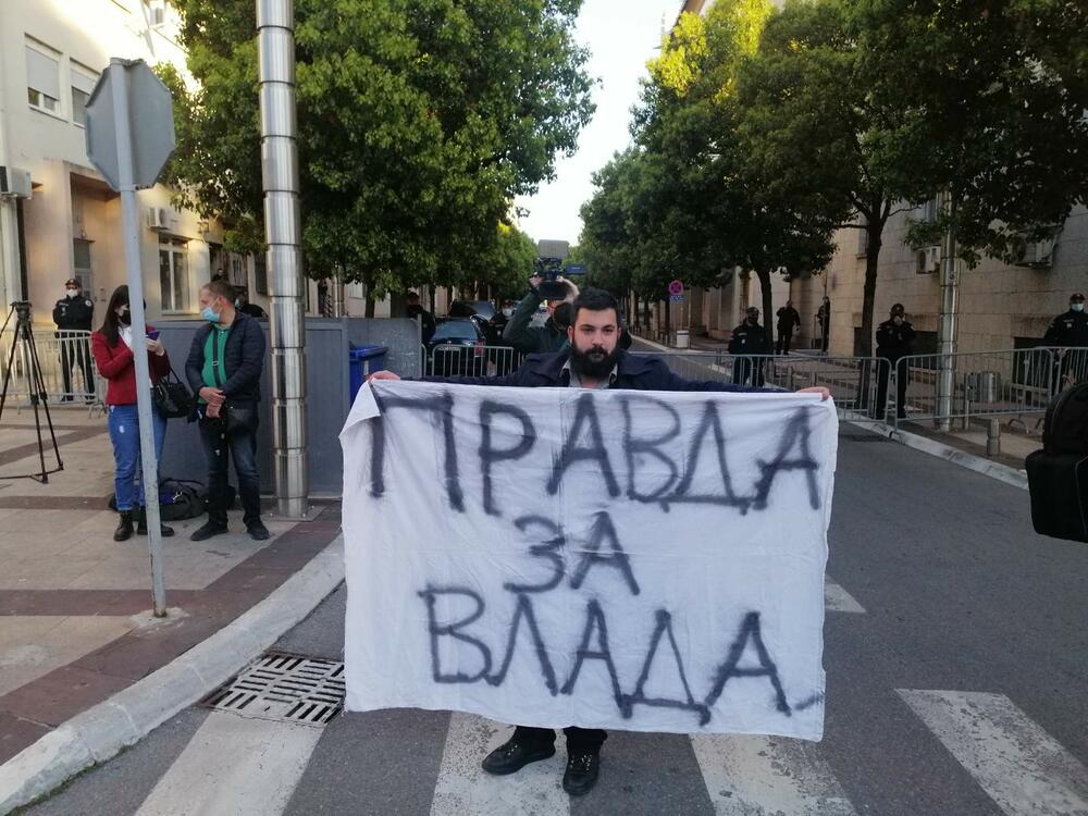 protest Leposavić ispred Vlade