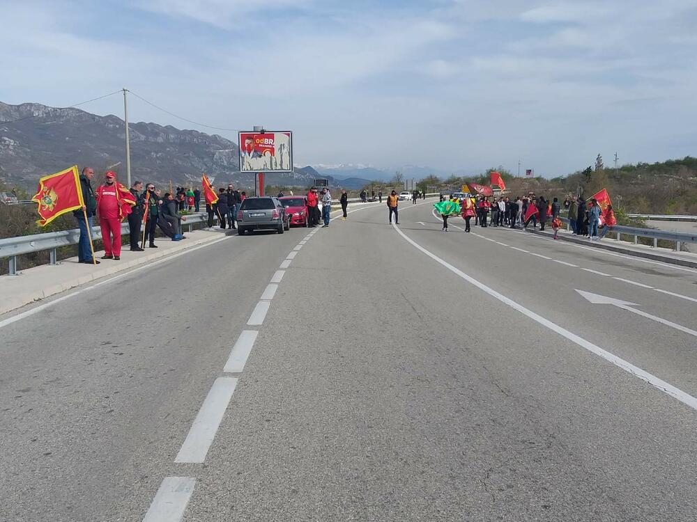 <p>"Mi samo branimo državu koju smo s mukom stekli 21. maja. Neka zna Vlada da je to najveća pobjeda crnogorskog naroda", rekao je Dragan Nikčević</p>