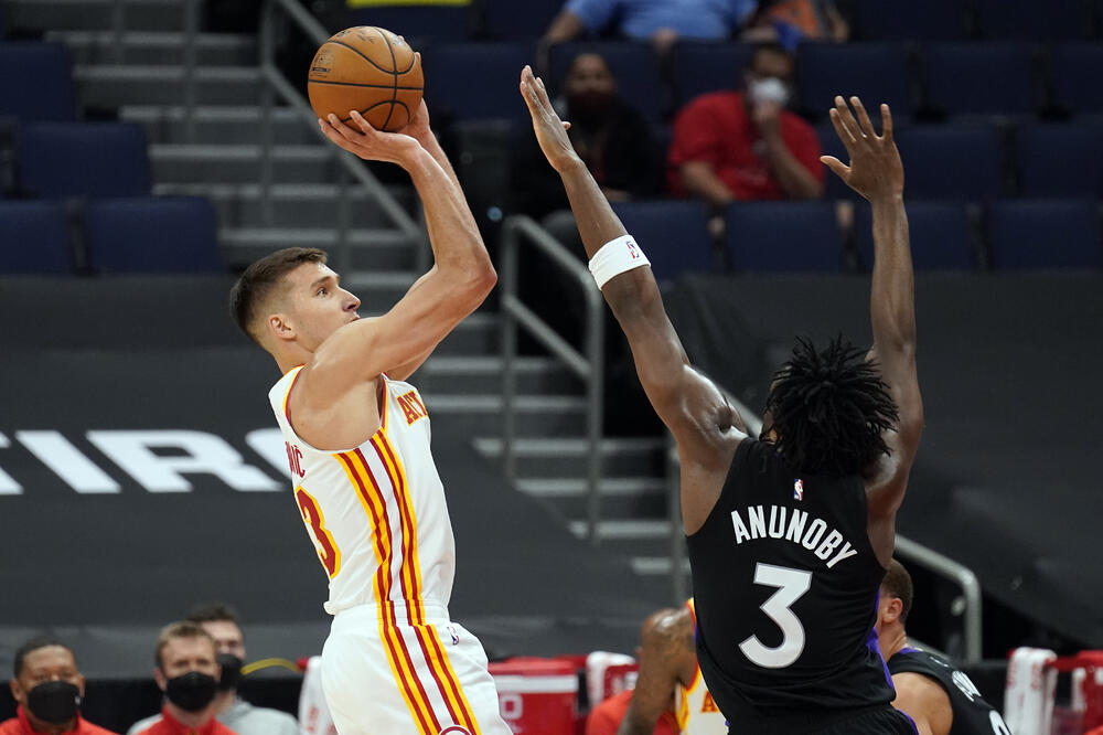 Bogdan Bogdanović na meču sa Torontom, Foto: AP