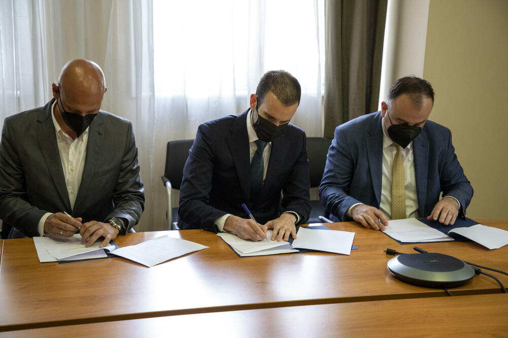 Sa potpisivanja sporazuma, Foto: Ministarstvo finansija i socijalnog staranja
