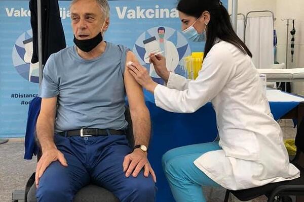 Lekić se vakcinisao: Poštuje se medicina, glas nauke