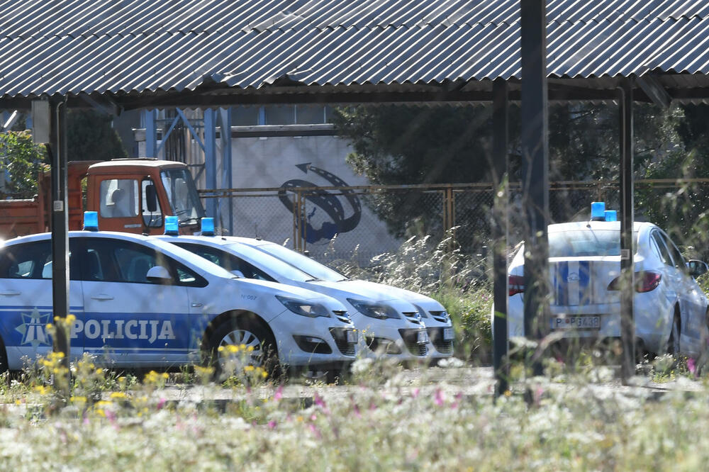 Policijska vozila parkirana protekle sedmice, Foto: SAVO PRELEVIC