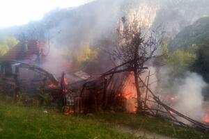 Kolašin: Izgorjeli pomoćni objekti, spašena porodična kuća