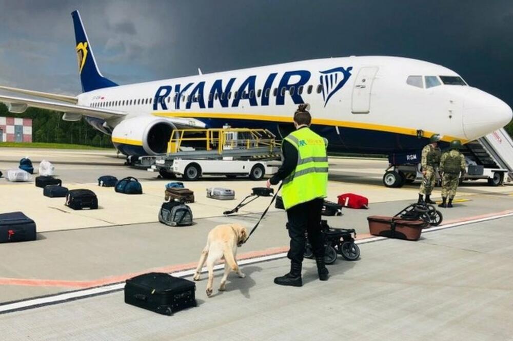 Avion kompanije Rajaner koji je preusmjeren na aerodrom u Minsku, Foto: EPA