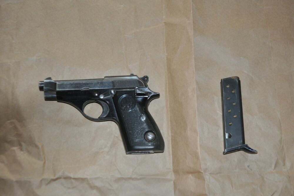 Pronađen pištolj, Foto: Uprava policije