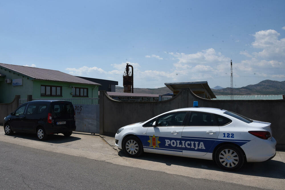 Policija upala u magacin u Botunu, Foto: Luka Zeković