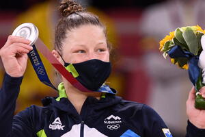 Još jedna medalja za Sloveniju: Tina Trstenjak osvojila srebro u...