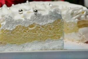 Šuškavi kolač: Istovremeno hrskava i kremasta poslastica