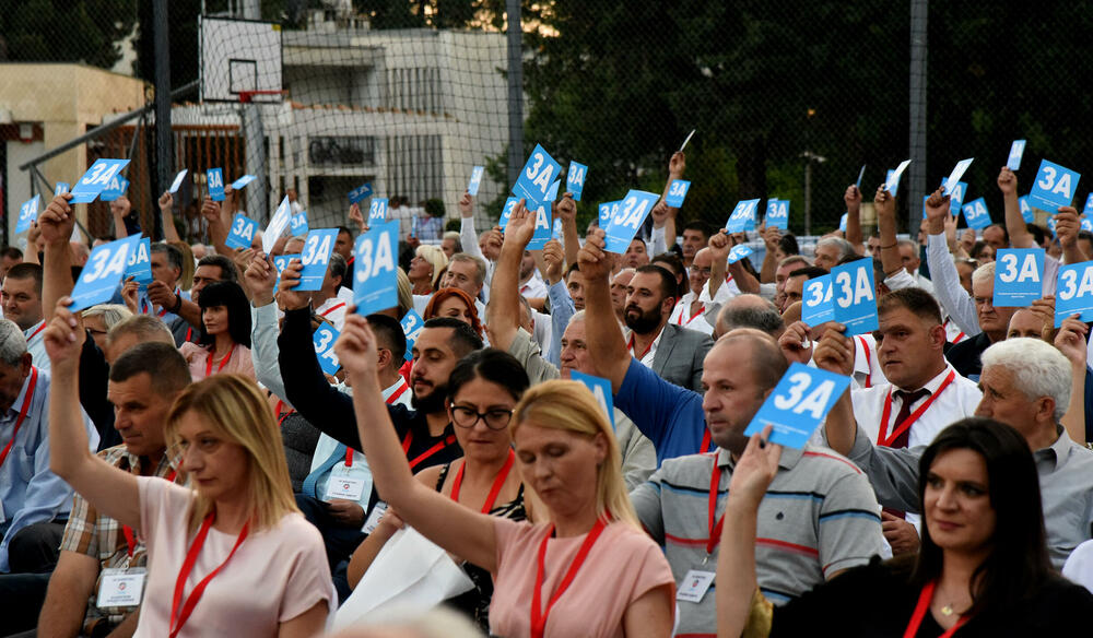 <p>Joković je istakao da imaju korektan odnos sa svim partijama vlasti, ali da ne pristaju na ultimatume</p>