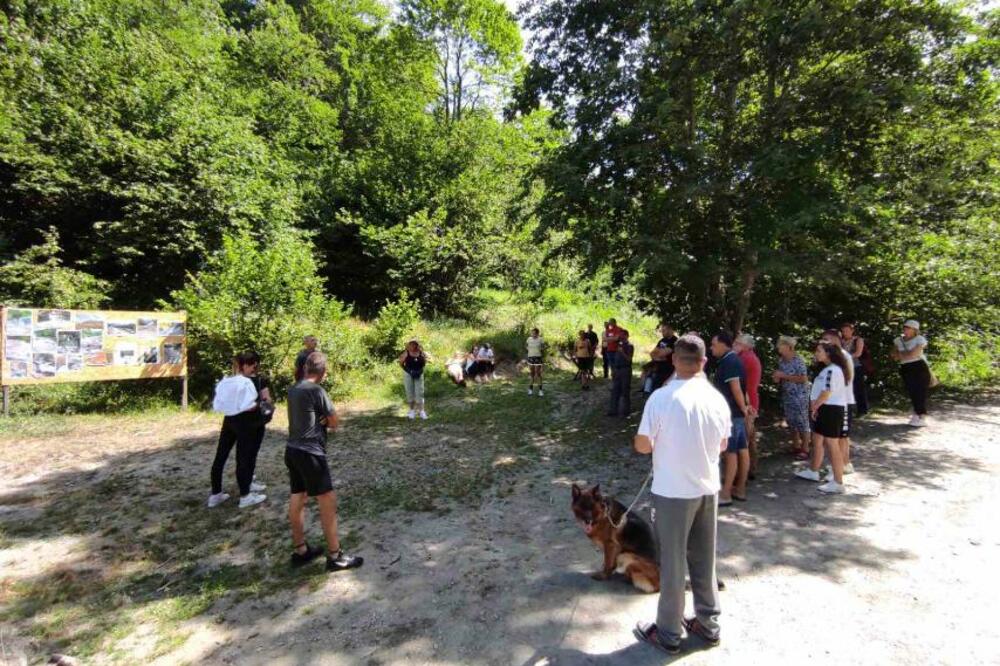 Okupljeni u Kraljskim Barama, Foto: Dragana Šćepanović