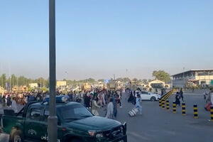 Haos na aerodromu u Kabulu: Očevici tvrde da je najmanje pet osoba...