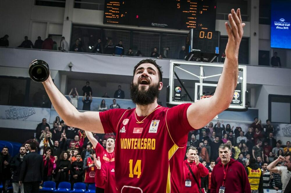 Bojan Dubljević slavi odlazak na Svjetsko prvenstvo u Kini, Foto: FIBA