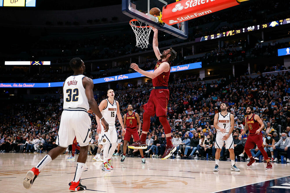 Kevin Lav na meču sa Denverom, Foto: Reuters