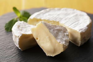 U Francuskoj tradicionalnom kamamber siru prijeti opasnost od...