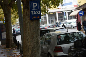 Podgorica: Parking mjesta za sve, ali pauk nosi sve što nije taksi