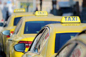 Два таксиста вывезли (74 фото) - порно