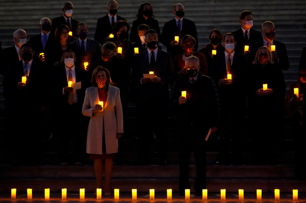 Kongresmeni i senatori na bdijenju kod zgrade Kapitola, Foto: Reuters