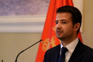 Milatović: Paradoksalno da čovjek u Vladi koju ruši nije sam dao...