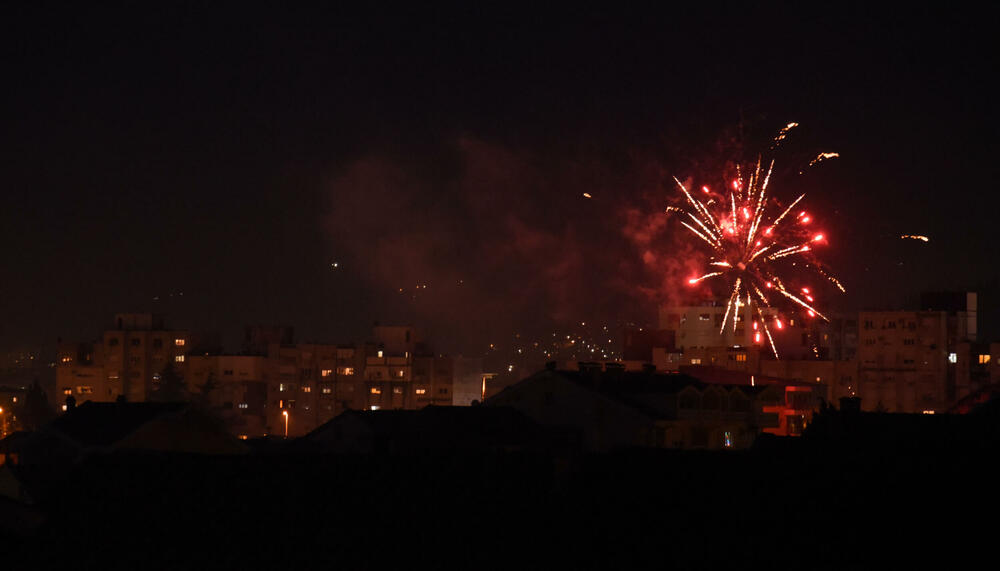 <p>Kako je proteklo današnje nalaganje badnjak ispred hrama Hristovog vaskrsenja u Podgorici možete vidjeti u galerijama naših fotoreportera Borisa Pejovića i Luke Zekovića</p>