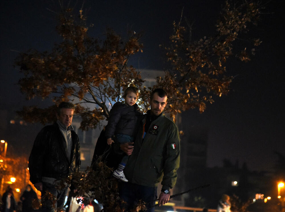 <p>Kako je proteklo današnje nalaganje badnjak ispred hrama Hristovog vaskrsenja u Podgorici možete vidjeti u galerijama naših fotoreportera Borisa Pejovića i Luke Zekovića</p>