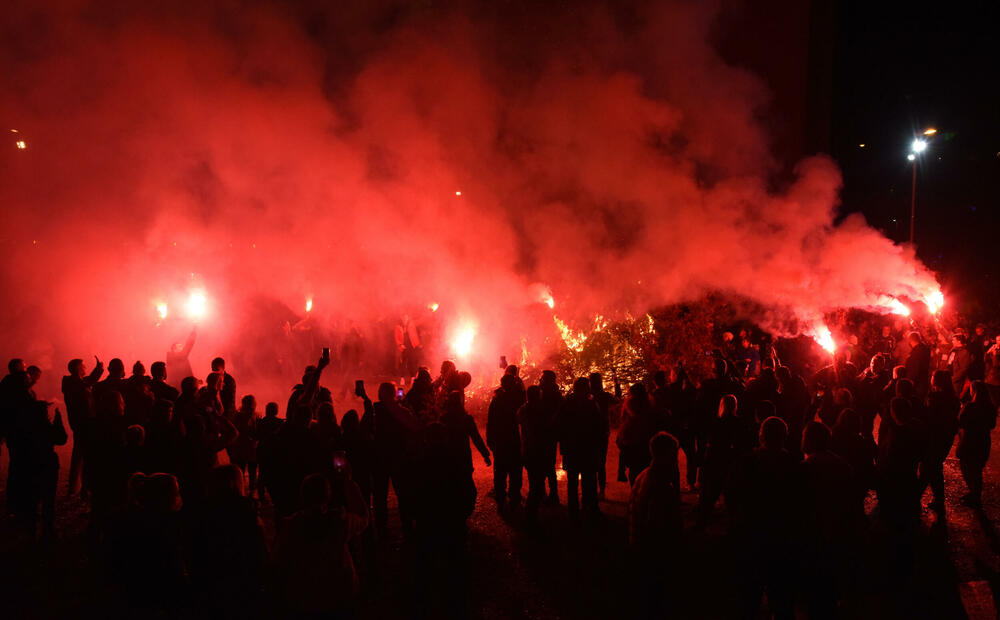 <p>Kako je proteklo današnje nalaganje badnjak ispred hrama Hristovog vaskrsenja u Podgorici možete vidjeti u galerijama naših fotoreportera Borisa Pejovića i Luke Zekovića</p>