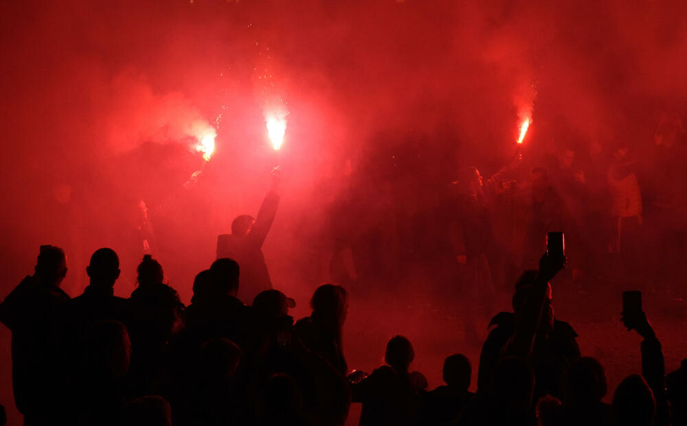 <p>Kako je proteklo današnje nalaganje badnjak ispred hrama Hristovog vaskrsenja u Podgorici možete vidjeti u galerijama naših fotoreportera Borisa Pejovića i Luke Zekovića</p>