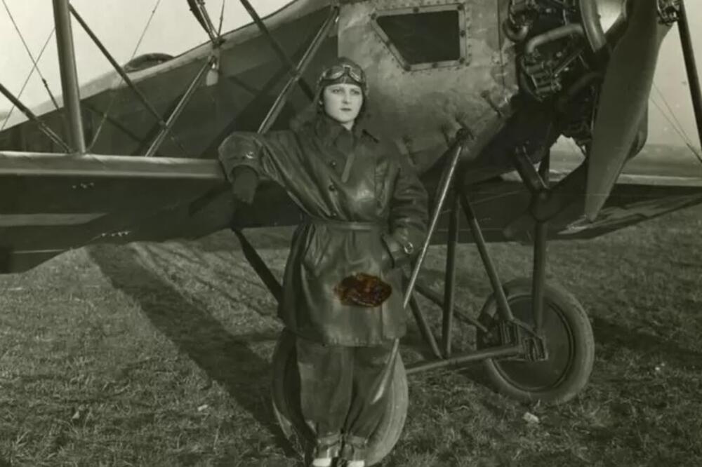 Danica Tomić je 1933. godine postala prva Jugoslovenka sa zvanjem turističkog pilota, ali joj je izmakla titula prve žene koja je samostalno poletela avionom, Foto: Istorijski arhiv Beograda