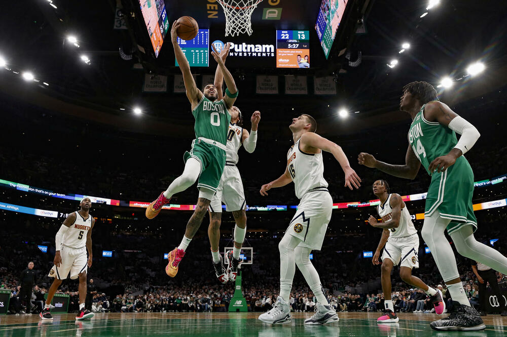 Džejson Tejtum na meču sa Denverom, Foto: Reuters