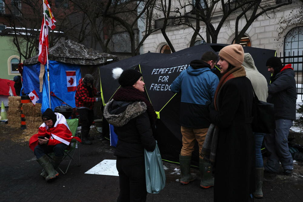 <p>Ministar za javnu bezbjednost Marko Mendicino optužio je ekstremističke grupe da pomažu organiziovati proteste u Otavi i na granici sa Sjedinjenim Američkim Državama (SAD), ponovivši sumnje da neki učesnici žele da zbace s vlasti liberalnu vladu</p>