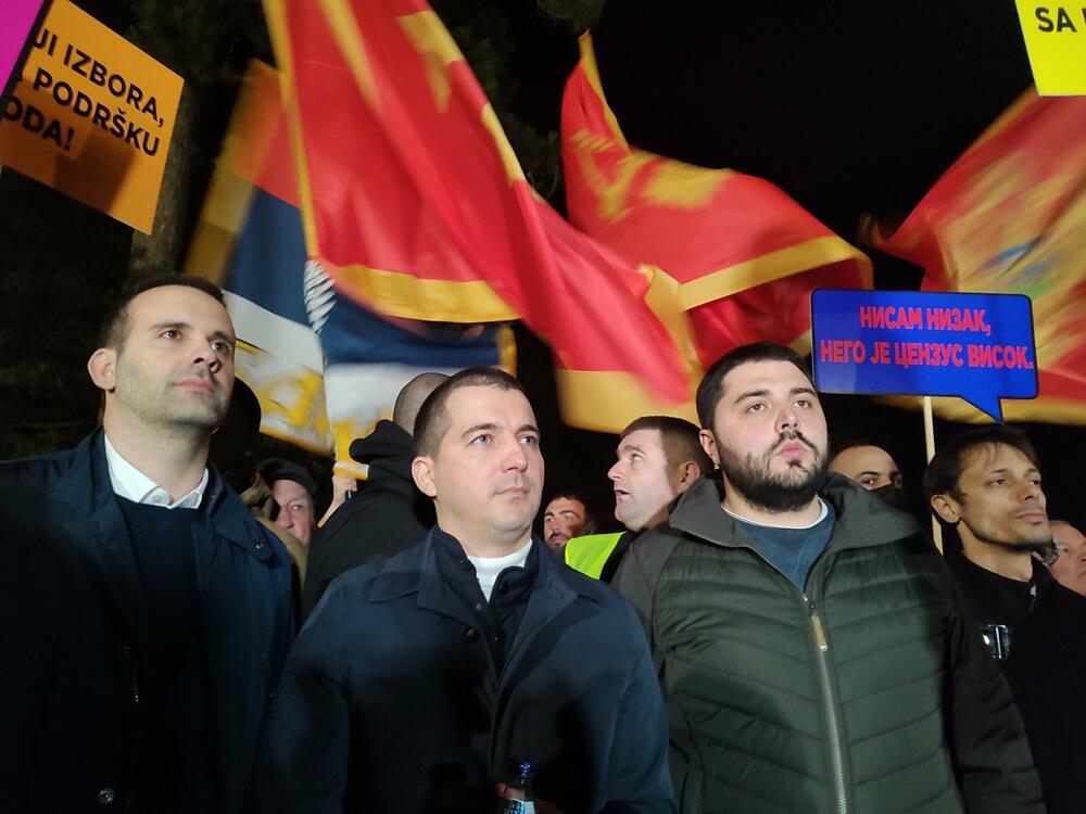 <p>"Da smo htjeli da koaliramo sa DPS-om, otišli bismo sami, jer smo mnogo poželjniji, jači i moćniji", kazao je lider Demokrata</p>