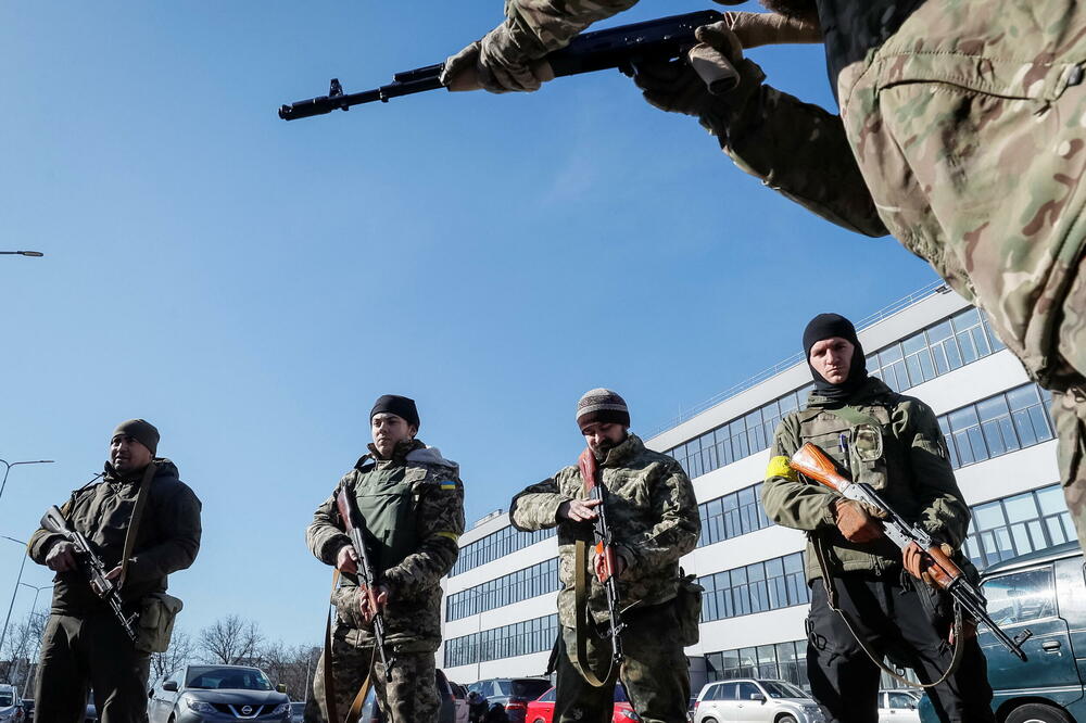 Pripadnici Ukrajinske teritorijalne odbrane u Kijevu, glavnom gradu Ukrajine, Foto: Reuters