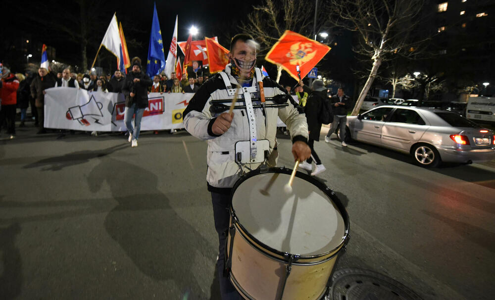 <p>Vidjeli ste da su obavljene konsultacije kod predsjednika države. Na tim konsultacijama bili su predstavnici 43 poslanika. Od njih se 29 zalaže za jedan koncept vlade, osam za manjinsku, a šest nema stav</p>