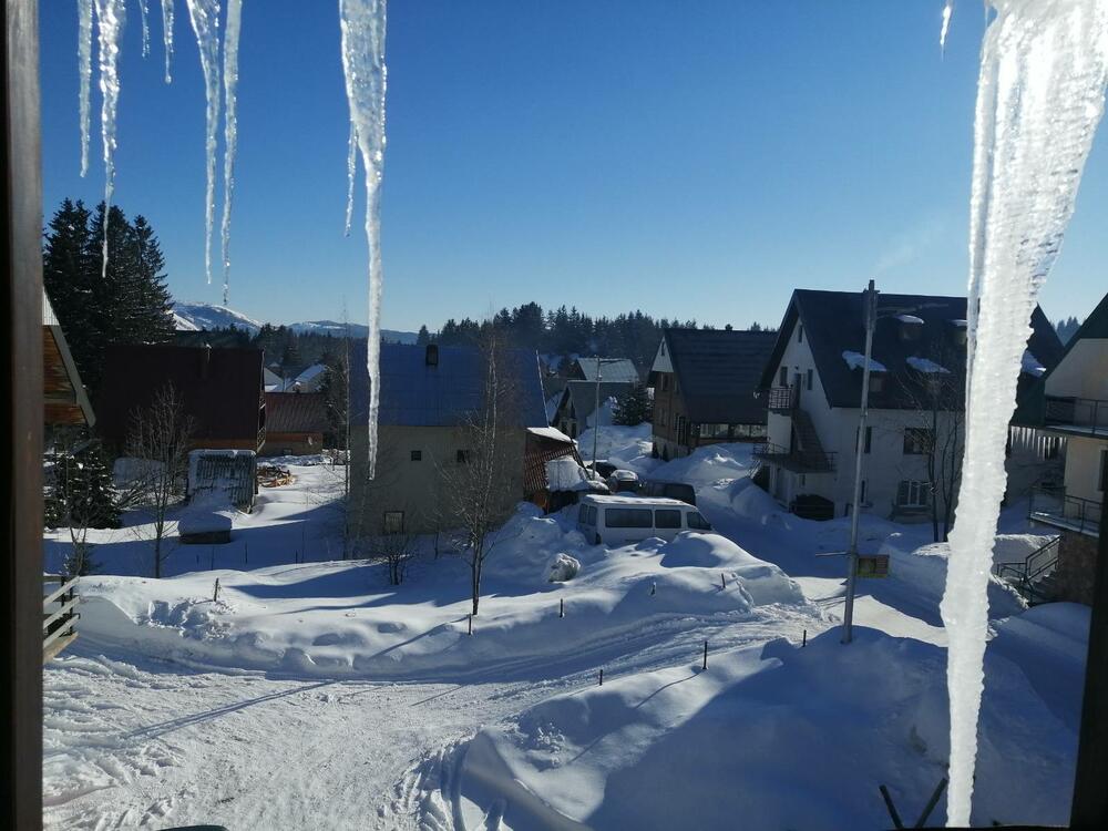 <p>U Kolašinu i Rožajama je izmjereno po 26 centimetara</p>