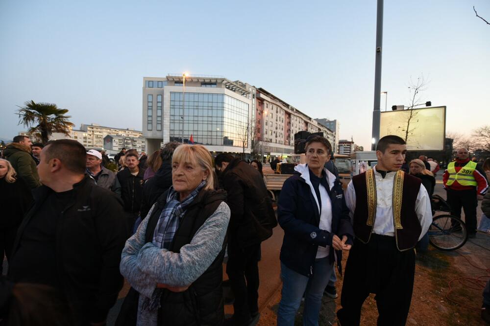 <p>Protest je održan pod sloganom "Ustani, odbrani, pobijedi"</p>