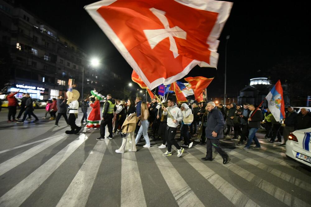 <p>Protest je održan pod sloganom "Ustani, odbrani, pobijedi"</p>