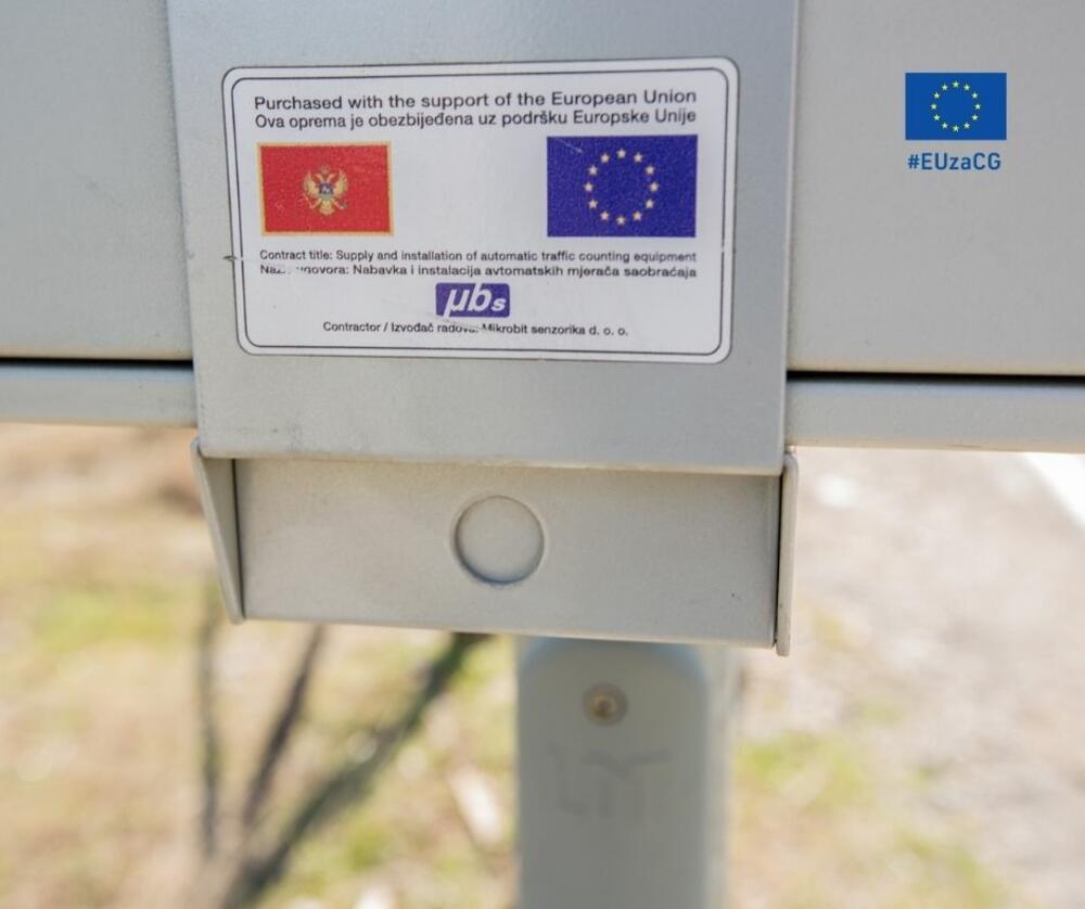 <p>Prije realizacije EU projekta, Crna Gora nije imala elektronsku bazu svojih puteva. Arhiva je bila papirna i nesisematizovana. Evropska unija je u sektor transporta u Crnoj Gori posljednjih 14 godina uložila oko 180 miliona EUR.</p>