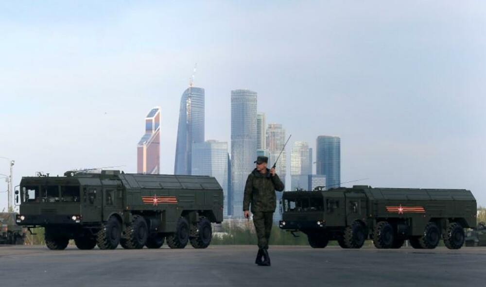 Raketni sistemi Iskander M na vojnoj paradi u Moskvi 2016.
