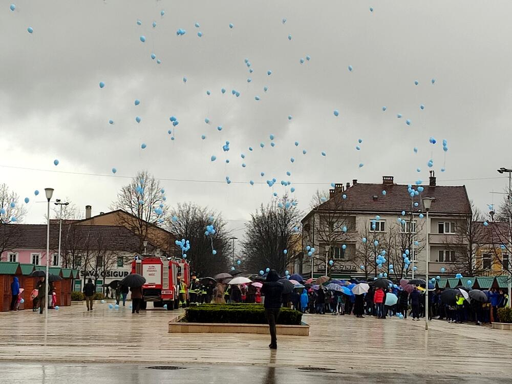 <p>Predsjednik Opštine, Marko Kovačević, poručio je da će Dnevni centar uvijek imati podršku lokalne uprave u svim aktivnostima, kao i do sada, kako bi korisnici bili u potpunosti zadovoljni</p>