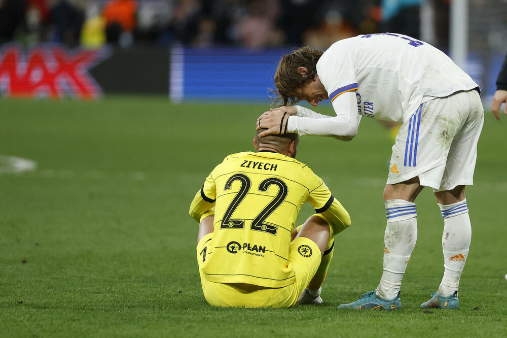 Luka Modrić tješi Ziješa nakon meča, Foto: Reuters