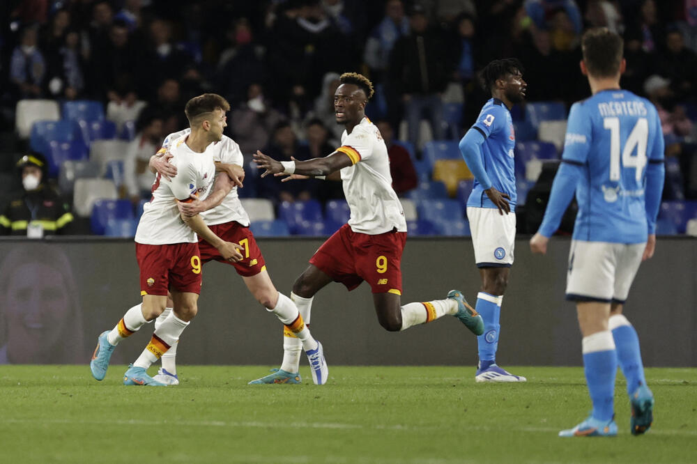 Igrači Rome slave gol za 1:1, Foto: Reuters