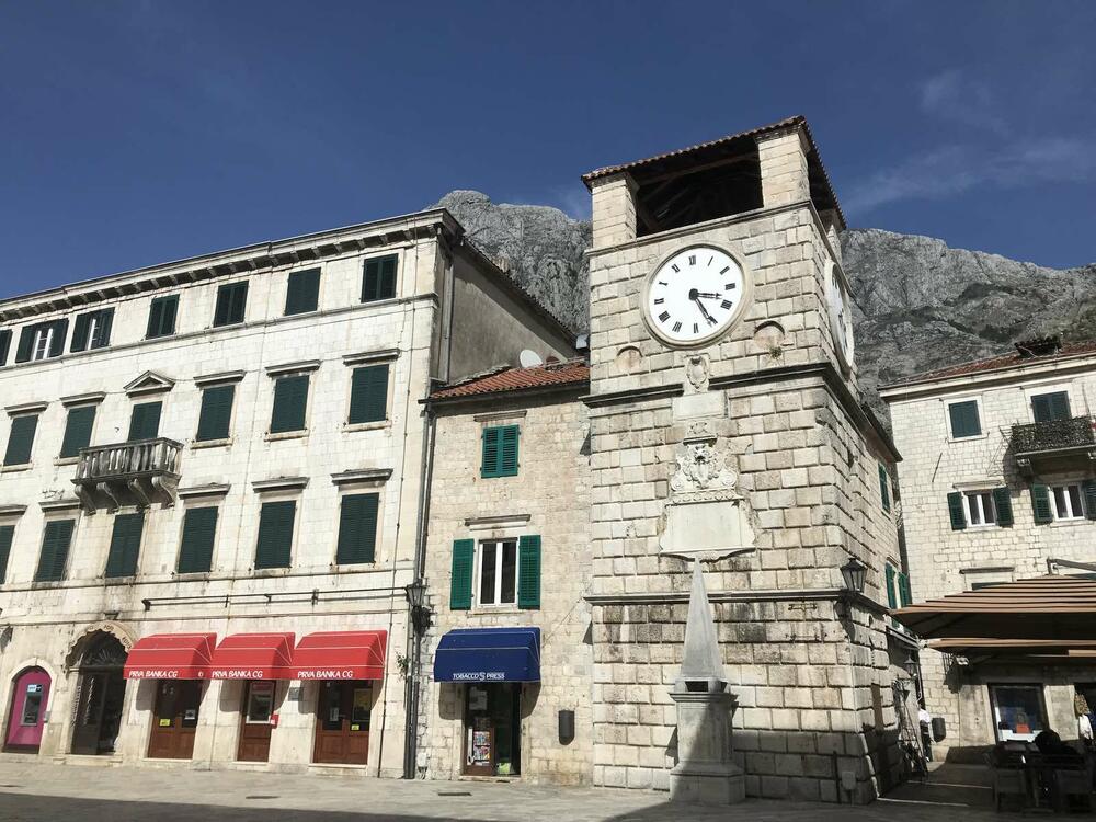 trg od oruzija and clock tower