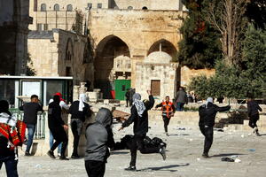 Najmanje 27 Palestinaca ranjeno u sukobima sa policijom kod Al-Akse