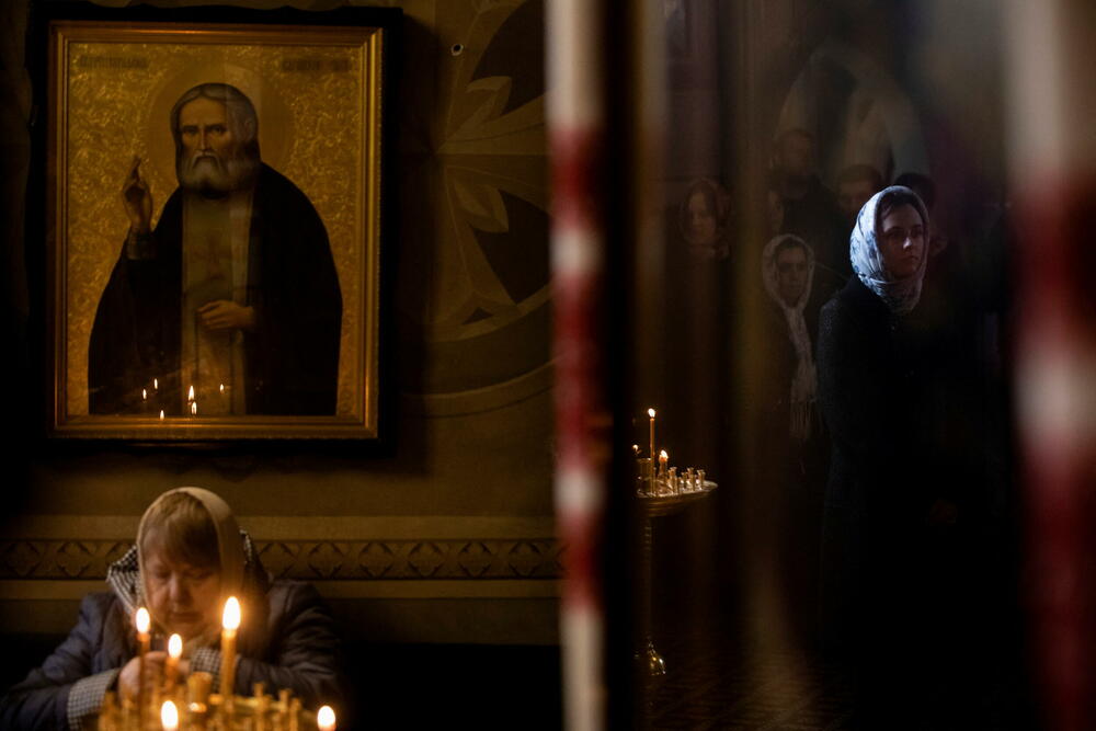 <p>"Veliki praznik danas nam daje veliku nadu i nepokolebljivu vjeru da će svjetlost pobijediti tamu, dobro će pobijediti zlo, a život će pobijediti smrt"</p>