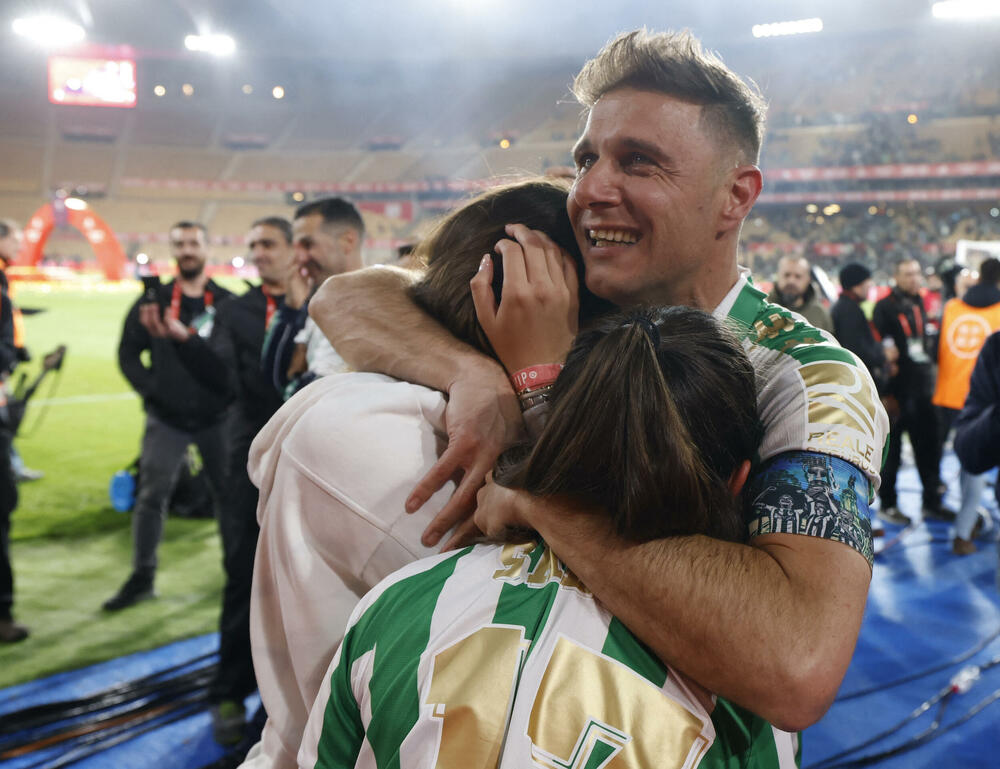 <p>Betis sinoć pobijedio Valensiju i osvojio Kup kralja, Hoakin postao jedini igrač u istoriji kluba sa dva trofeja</p>