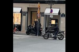 Pariz: Naoružani kalašnjikovima provalili u prodavnicu Šanela i...