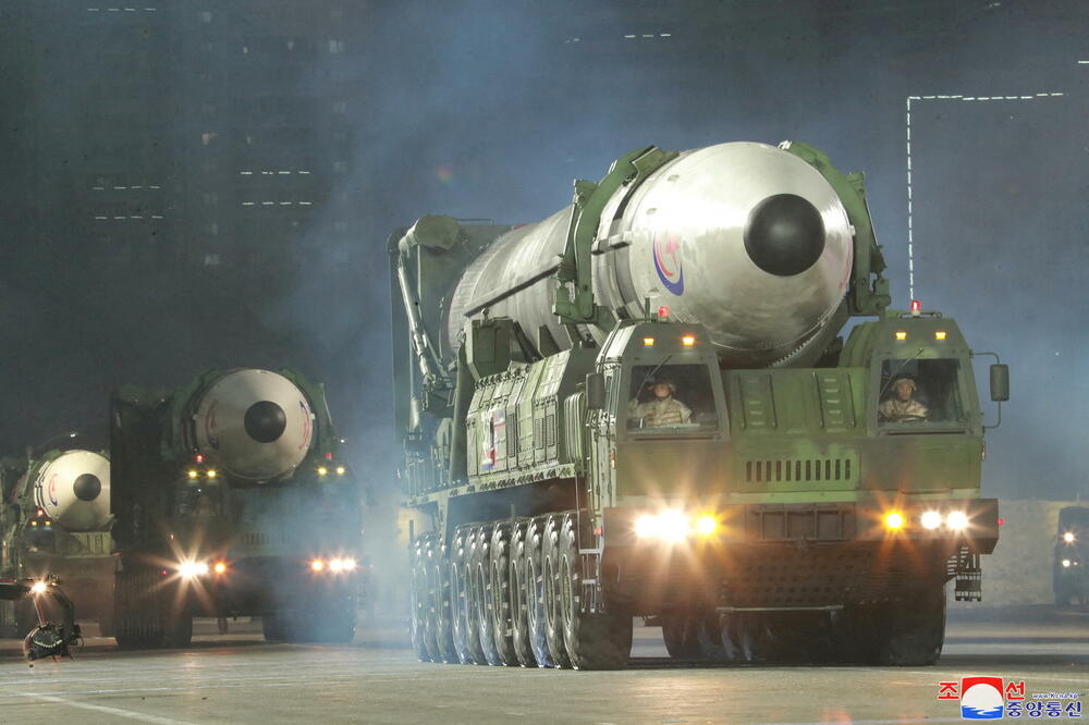Jedna od balističkih raketa Sjeverne Koreje tokom nedavne vojne parade u Pjongjangu, Foto: Reuters