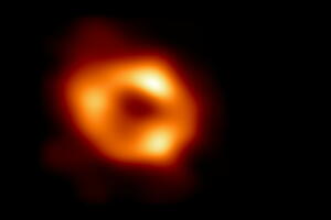 Astronomi objavili: Prva fotografija supermasivne crne rupe u...