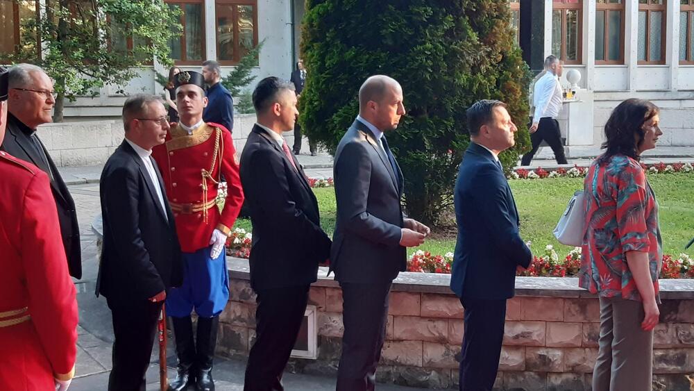 <p>"Želim da se Crne Gore sjetimo češće i da ljubav prema njoj iskazujemo svakodnevno - plaćajući porez, čuvajući okolinu i njeno bogatstvo", kazao je premijer</p>