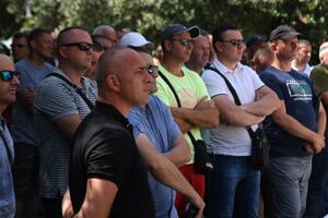 Okupljeni policajci ponovili zahtjev za smjenu Šuškavčevića: "Nema...