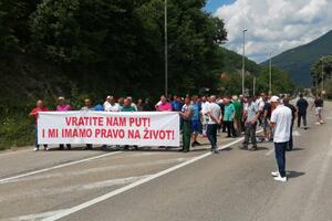 Mještani Bistrice blokirali saobraćajnicu zbog obustave radova